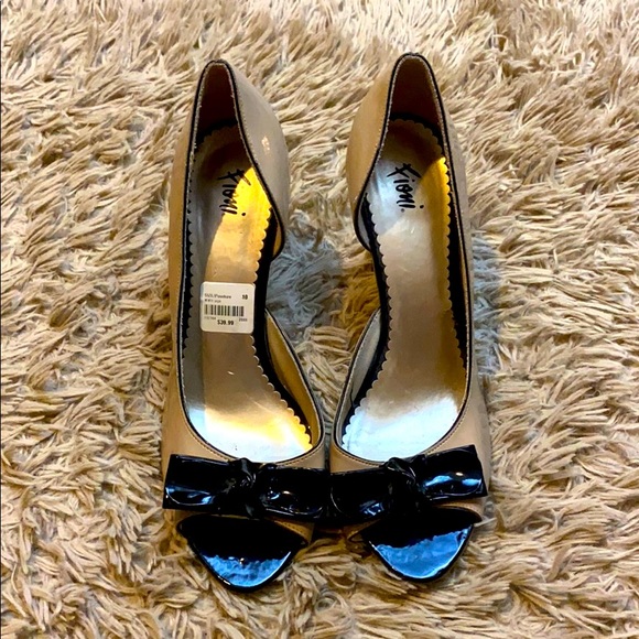 Tan Fioni Pumps - Picture 1 of 5